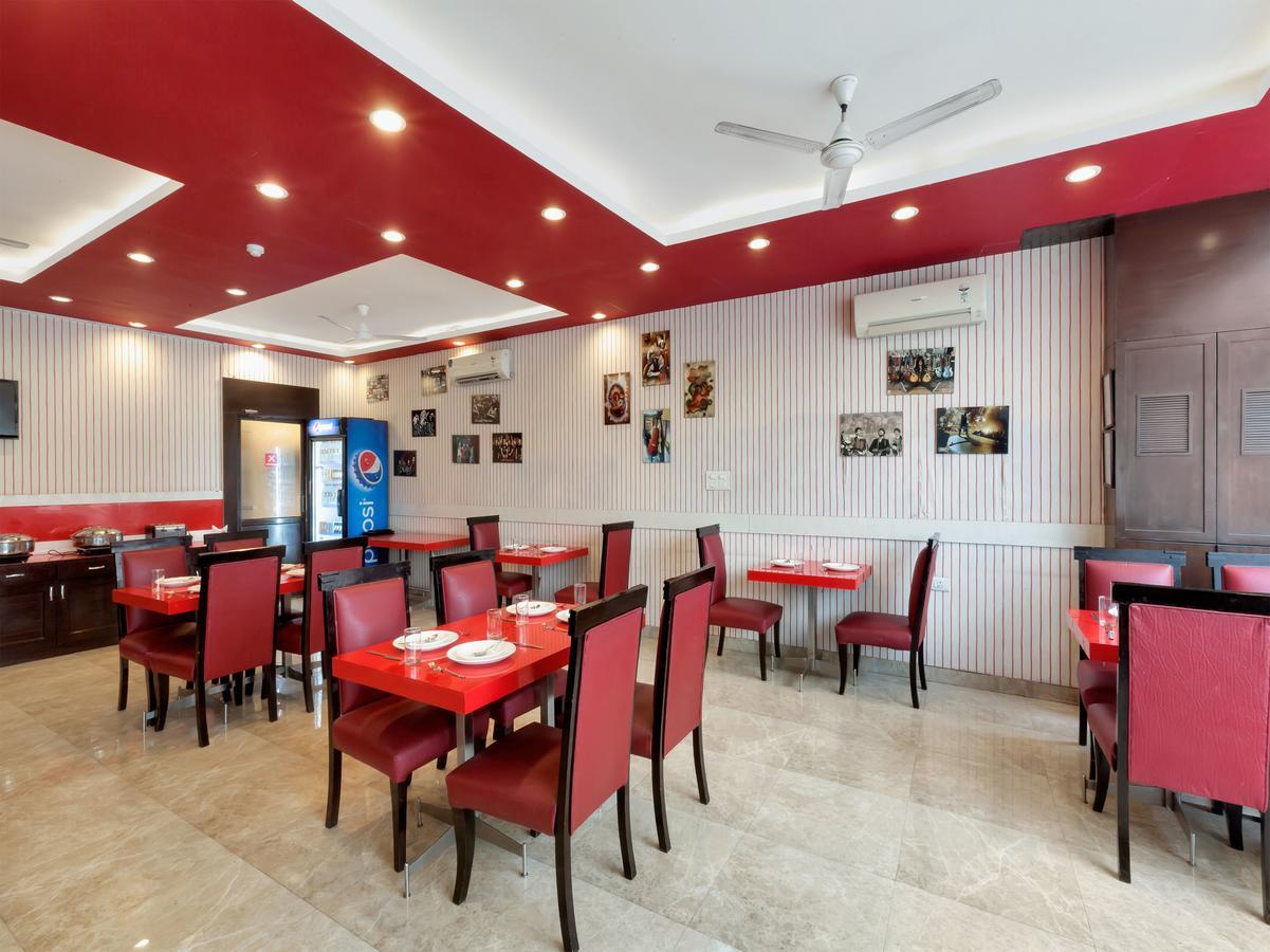 Hotel Oyo 9841 The Vivir 1 Noida Exterior foto